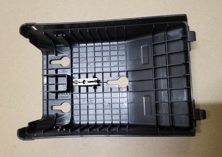 poklopač poklopac zaštita kutije osigurača VOLVO XC60 II 31494567 OE