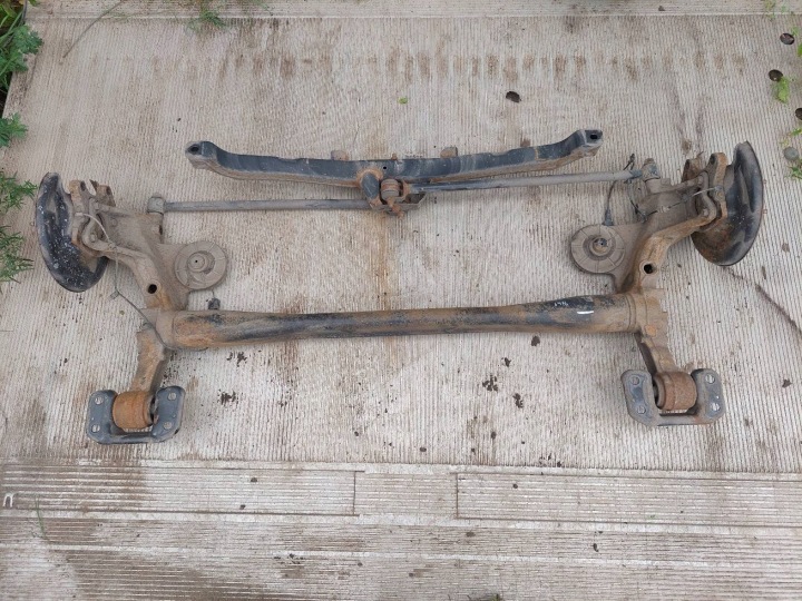 Renfort pare choc Pont arrière de la suspension Arrière OPEL ASTRA J KOMBI