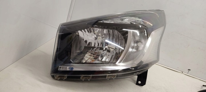 light front front left Renault Trafic III