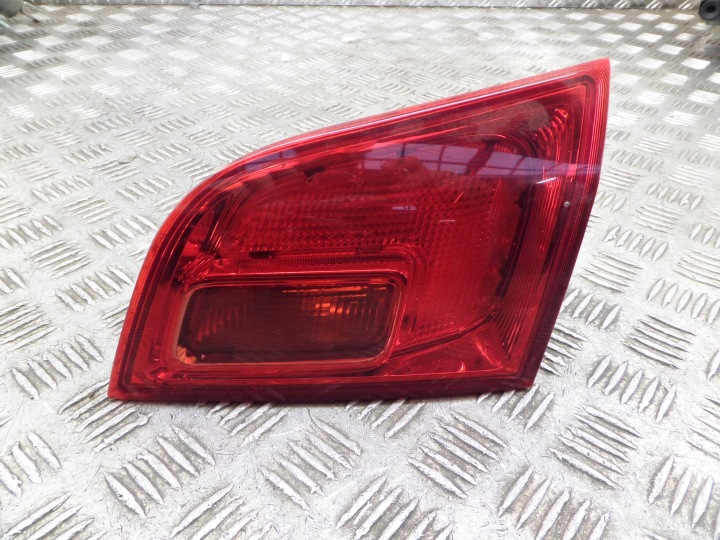 13282249 Licht rechts hinten heck für die Heckklappe OPEL ASTRA IV J KOMBI
