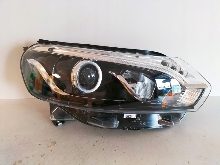 Licht vorne reflektor rechts TOYOTA PROACE II 16- XENON