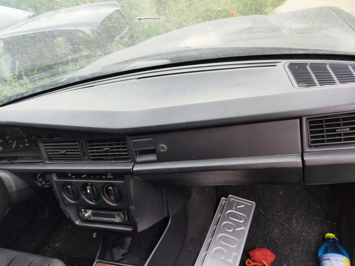 MERCEDES W201 190 armatura kokpit konzola PULPIT crna