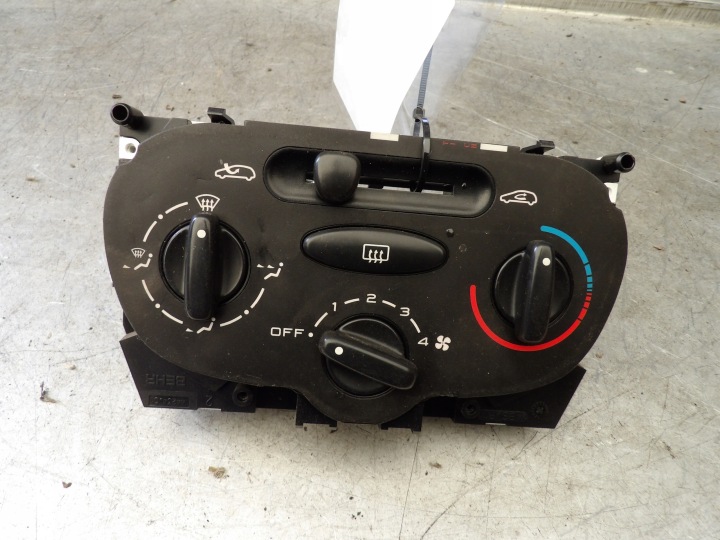 Peugeot 206 panel air conditioning devices 1,1B 64138