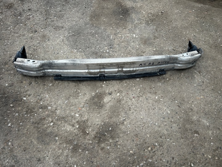 AUDI A4 B8 lökhárító megerösítés erösített eleje 8K0807113B
