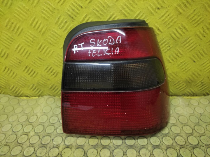 SKODA FELICIA Feux phare Droite Arrière