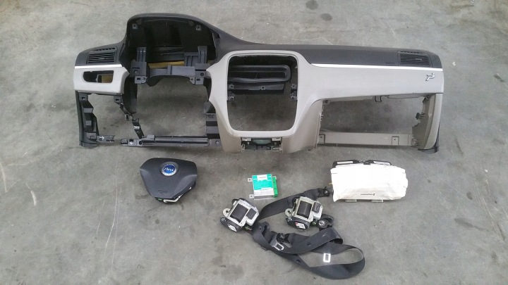 přístrojová deska konzola napínací pásy sensor kpl Fiat Grande Punto