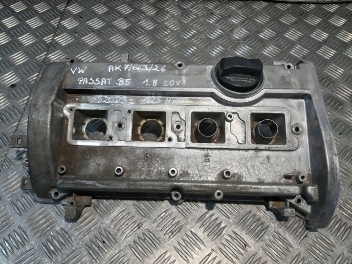 cover of valves of the engine VW PASSAT B5 1.8 ADR 058103475G