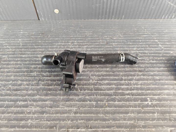 MERCEDES CLA W118 water pump A2118350364