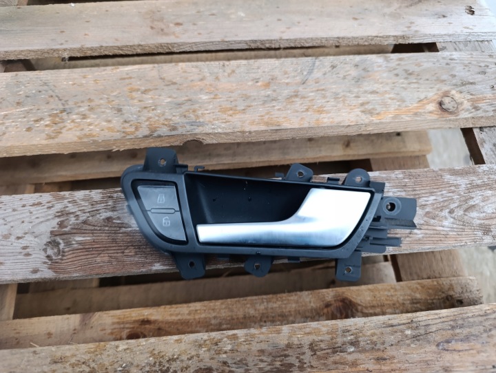 kvaka unutarnja desna desni prednji dio AUDI A4 B8 A5 8T 8K0837020