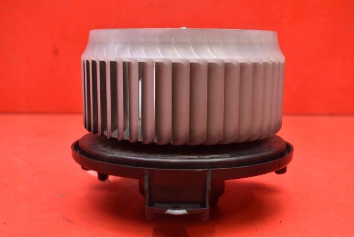 PROSTOR VENTILATOR EU AV1371 TOYOTA YARIS 3 III LIFT 17-19 5