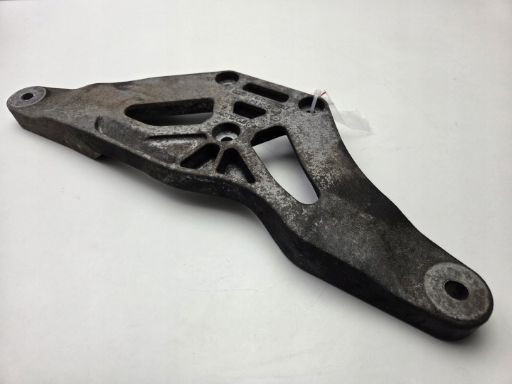 Zadnja montaža AUDI A6 C6 reduktorja 4F0599287 6