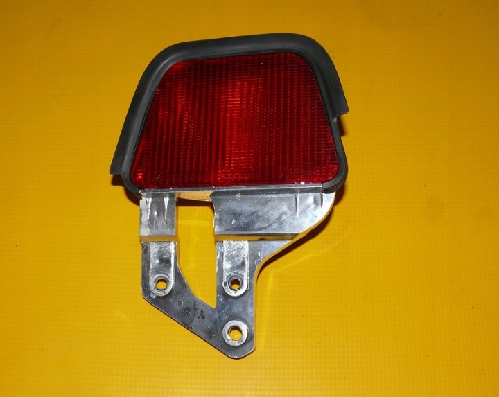 auxiliary SRODKOWE light STOP STOPU TOYOTA AVENSIS II 2 T25 03-06 HB
