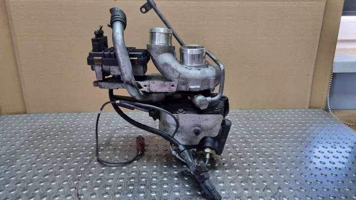 Turbo 057145873N AUDI A8 D4 Q7 4L CAYENNE S 4.2 V8 TDI