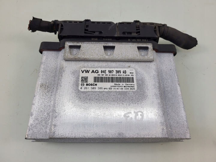 AUDI Q3 8U 1.4 TFSI CZD Bedienteil DES MOTORS modul Computer ECU Z Connector Contact