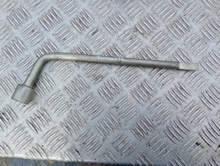 key DO wheels of wheels TOYOTA COROLLA E12 AVENSIS 21