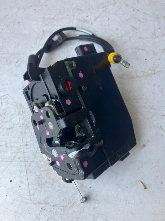 de la Serrure Portière Droite Arrière PEUGEOT 308 T9 HB LIFT 9826110980