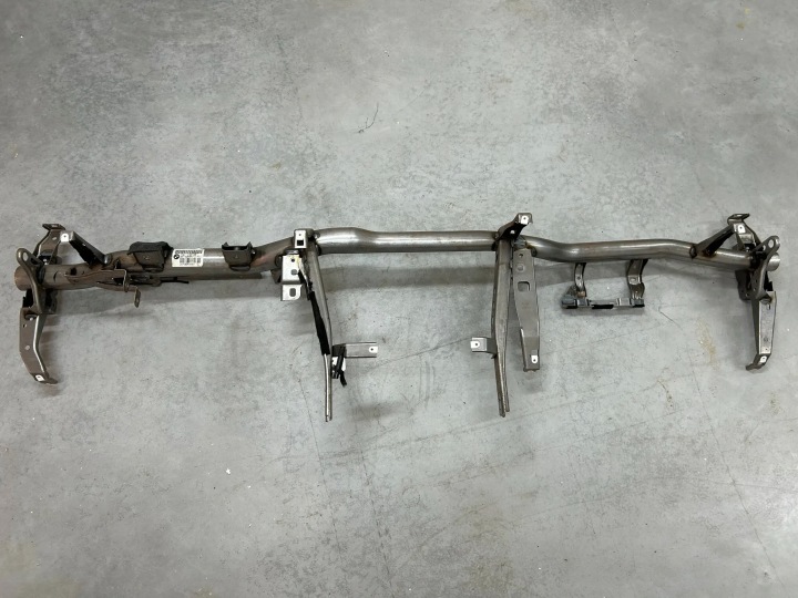 držák / výztuha přístrojovky rozdzielczej BMW 5 F10 F11 2013 9112181