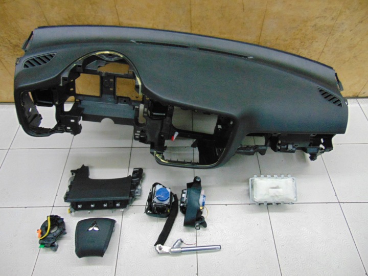 DESKA KONSOLA AIRBAG MITSUBISHI OUTLANDER III LIFT