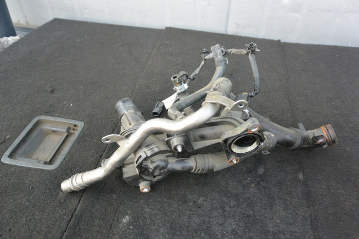 kryt termostatu spojka vody RENAULT TRAFIC NISSAN TALENTO 2.0 DCI KPL