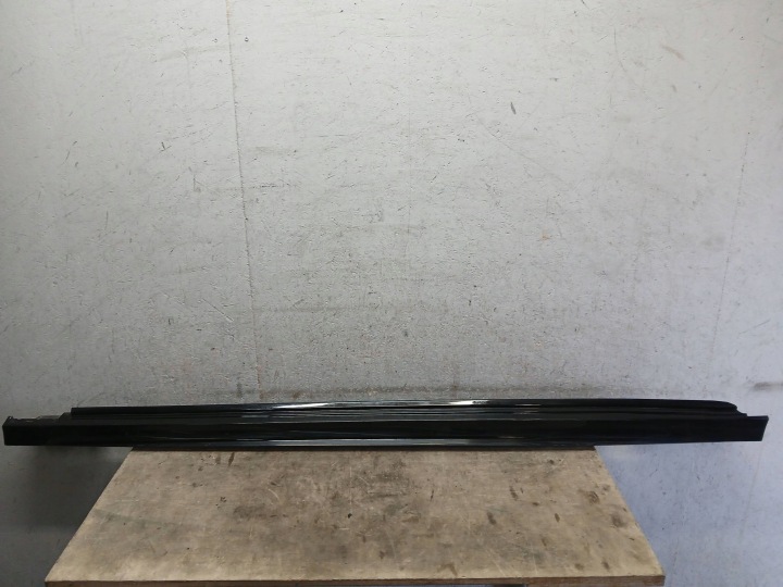 Jupe Gauche Moulage Couverture Jupe MERCEDES CLA W118 A118 AMG A1186909500