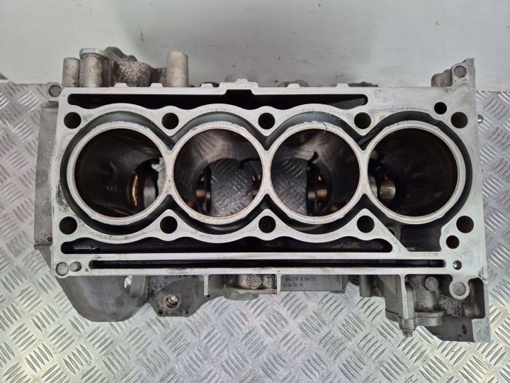 Blok of the engine Mercedes C180 CGI W204 R2710107405 M271.820