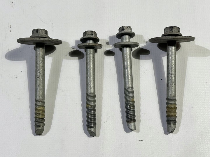Schraube Schrauben mocujace Achsträger sanek Fahrschemel heck hinten Ford Explorer 2.3 2020+