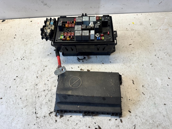 OPEL ASTRA J kutija PUSZKA poklopač osigurača BSI 13368644 UB 1.6 CDTI