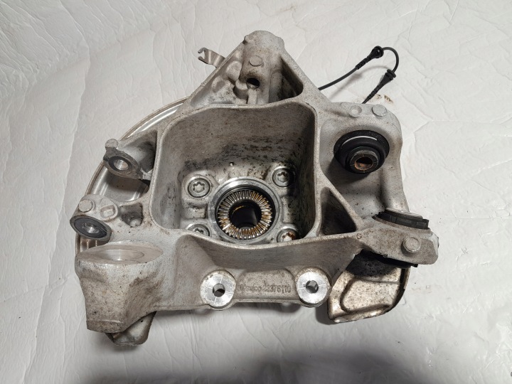 BMW X7 G07 40i Moyeu support broche Axe moyeu Droite Arrière 6876654