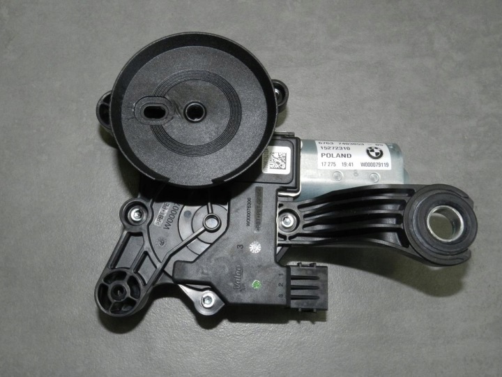 BMW 5 G31 motorek stěrače záď 7403853