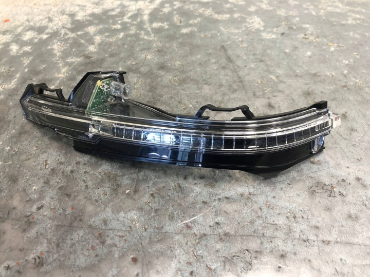 Blinkerleuchte außenspiegel links AUDI Q7 4M 4M0949101A