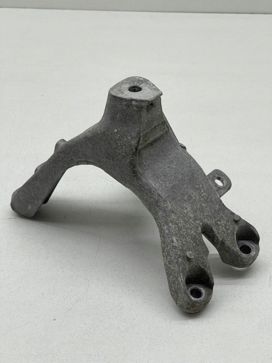 AUDI A6 C7 2.0 TDI support holder of the engine right