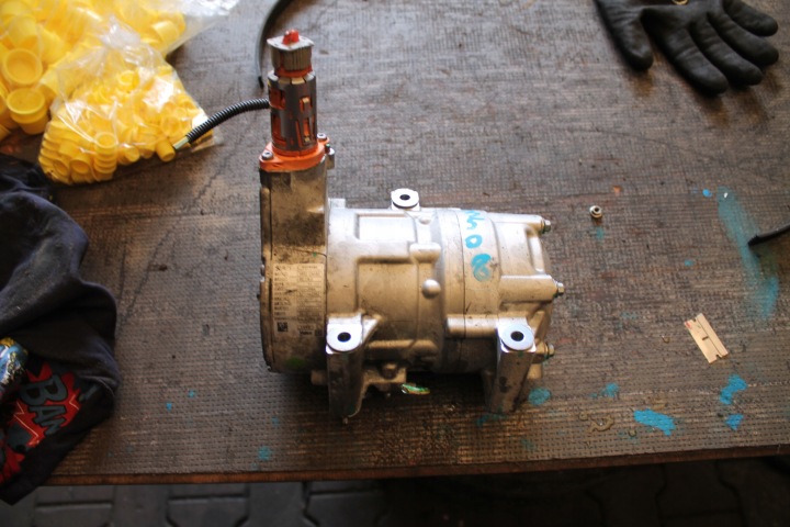 3508. compressor of the air conditioning PEUGEOT 9852108480