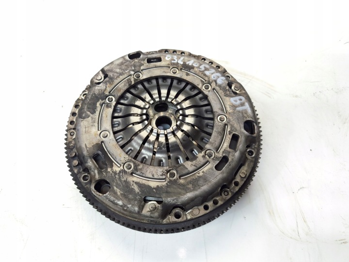 REIFEN RAD SCHWUNGRAD DWUMAS AUDI VOLKSWAGEN SEAT SKODA 1.6 TDI 03L105266BT