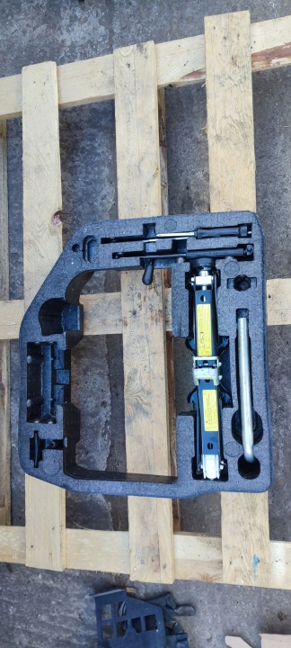 výplň kufru Polystirén řadicí páka AUDI A4 B8 A5 8T 8T0012109A