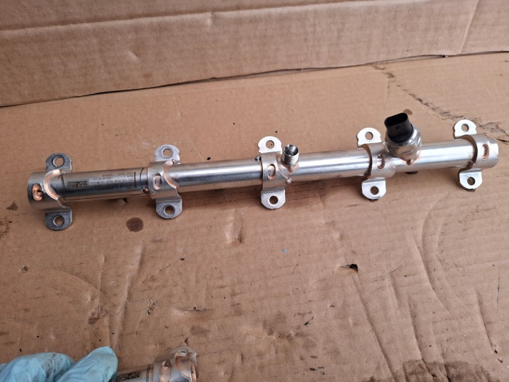 Kraftstoffverteiler Einspritzleiste AUDI RS6 C8 23r 4.0 TFSI 0P2133316A