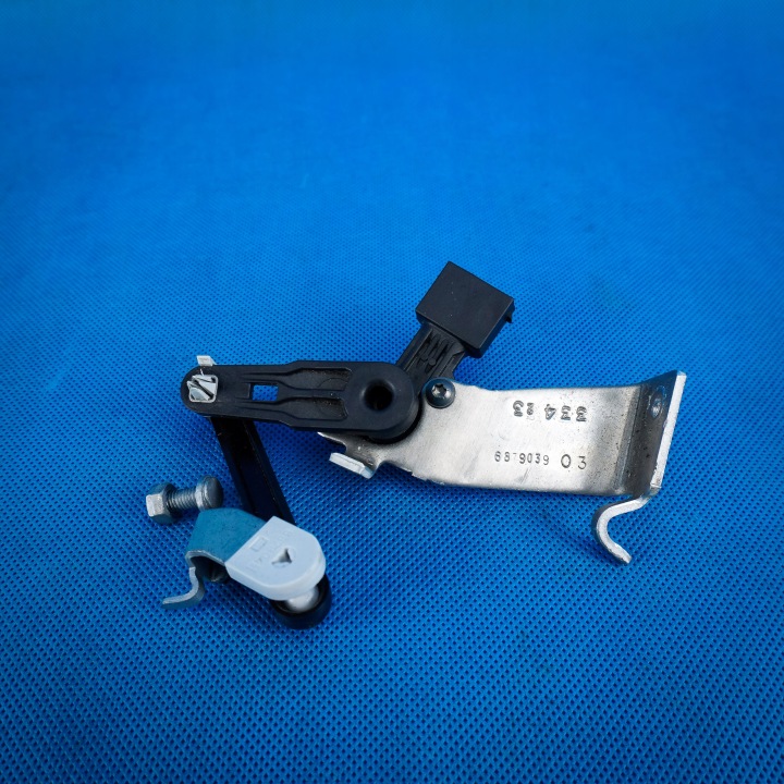 sensor of the level of the lights front left BMW X5 G05 X6 6895467 6879039 6879041