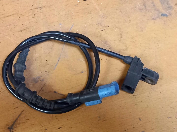 Sensor ZUZYCIA KLOCKOW HAMULCOWYCH MERCEDES SPRINTER W906 9065400334