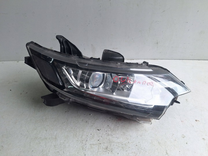 MITSUBISHI OUTLANDER III LIFT 15-18 licht rechts + LED UK-rechtslenker 8301C8-56