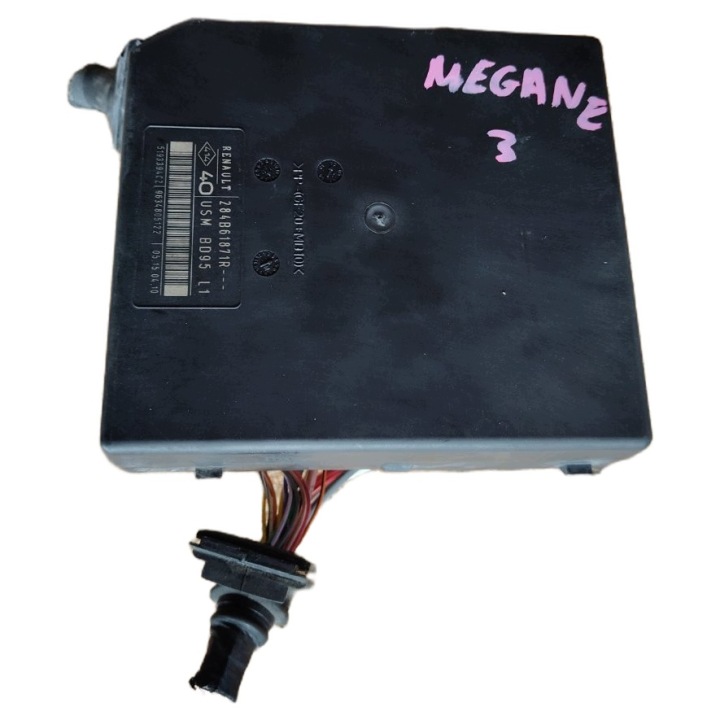 module fusibles moteur RENAULT MEGANE III 284B61871R UZYWANY
