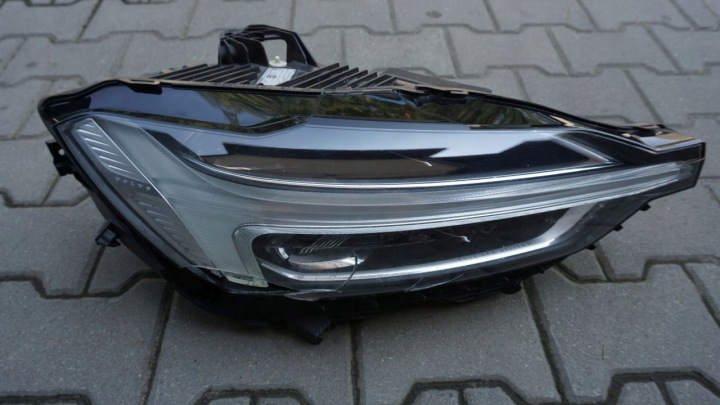 VOLVO XC60 II - Feux phare Avant Droit MID LED