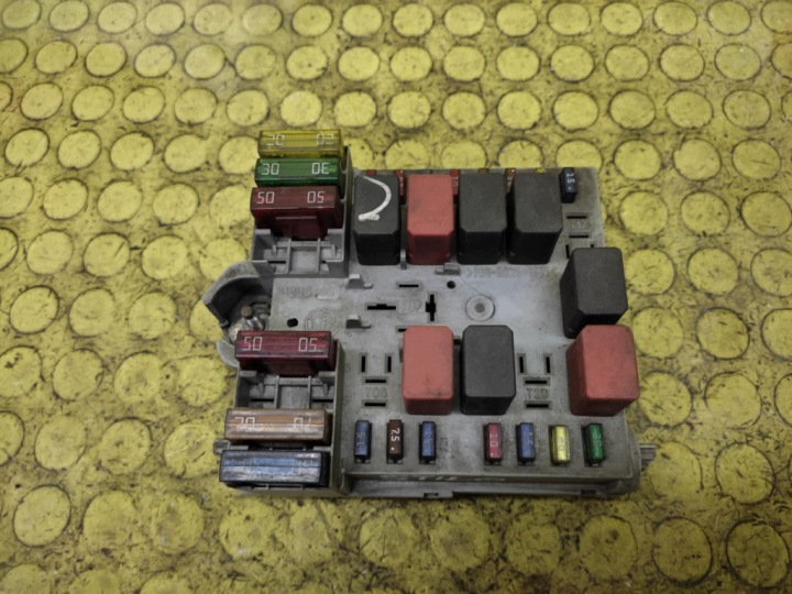 FIAT STILO Kasten der Sicherungen 46796538