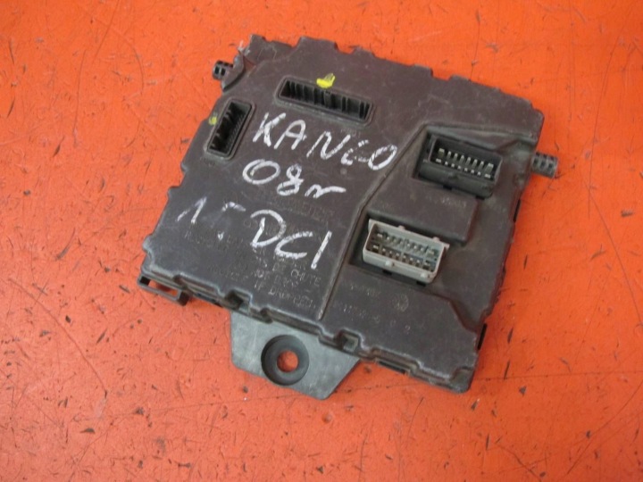 RENAULT KANGOO II 2 Module Unité de contrôle BCM 8200870483