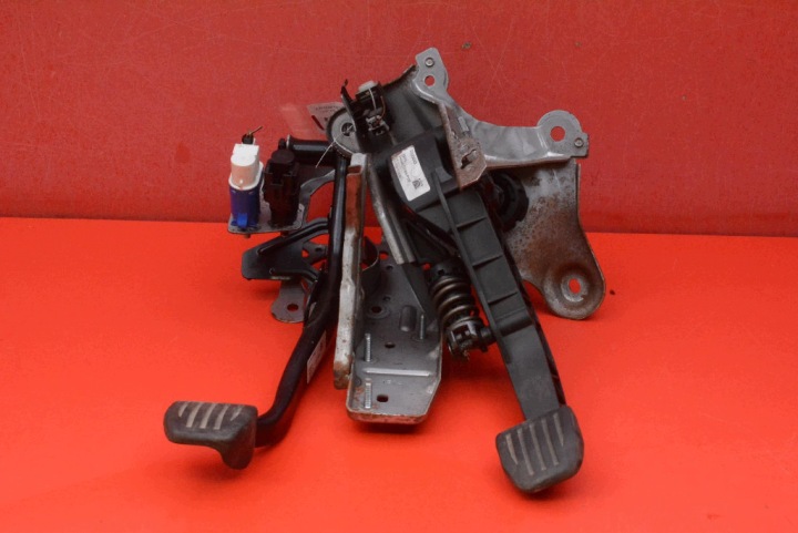 pedale kvačilo kočnica 31341099 31329943 VOLVO XC60 1 i 2.4 D4 163 KM LIFT