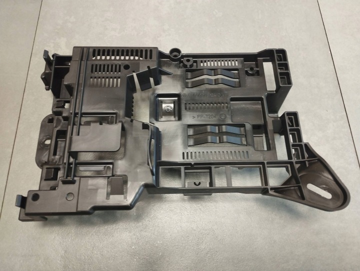 Mercedes-Benz GLE W166 bracket A1665452400