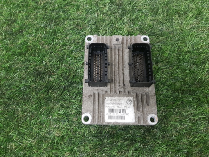 computer of the engine control unit FIAT GRANDE PUNTO 51827440