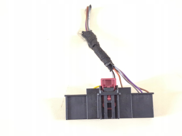 KOSTKA zástrčka ZLACZKA ZLACZE 1.5 TSI SEAT ARONA FR LIFT 24r 5C0971975