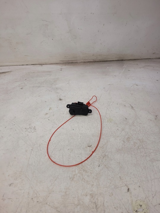 Dämpfer Klappen des Kraftstoffsbehälters AUDI A4 A5 A6 Q5 4L0862153D