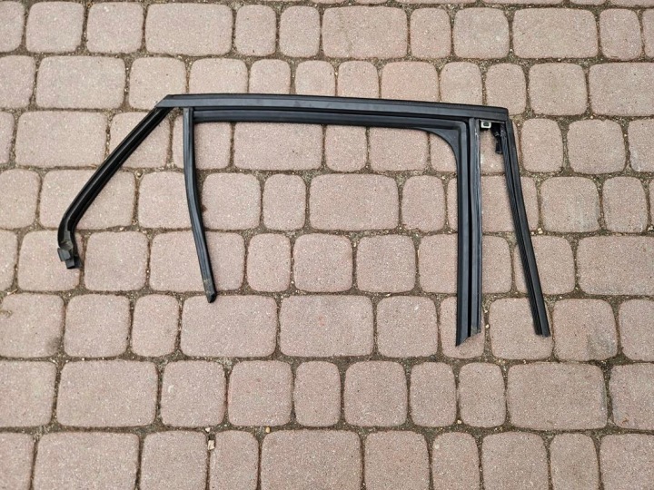 lišta tesnenie zgarniacz dvere zadok tylnych Opel Corsa F E-Corsa