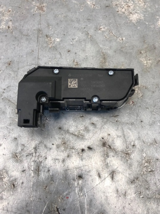 Bouton GRZANIA Siège Gauche Arrière MERCEDES W238 A2139050204