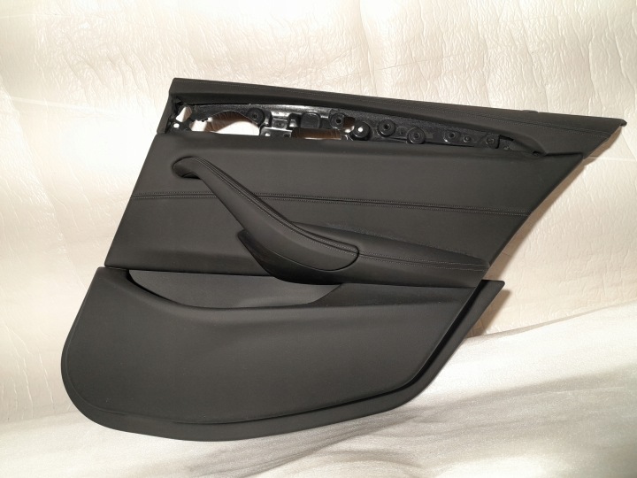 BMW 5 G30 G31 bok dveře pravý záď 2845896 2845388 7438718